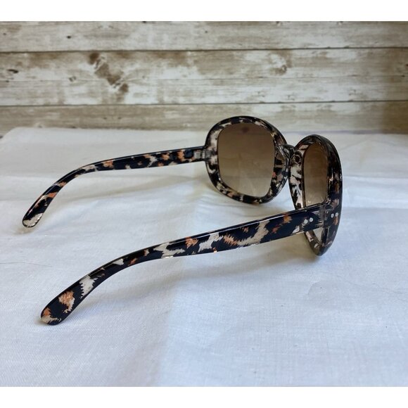 Vintage Oversized Fashion Sunglasses in Faux Tortoiseshell - Picture 6 of 15